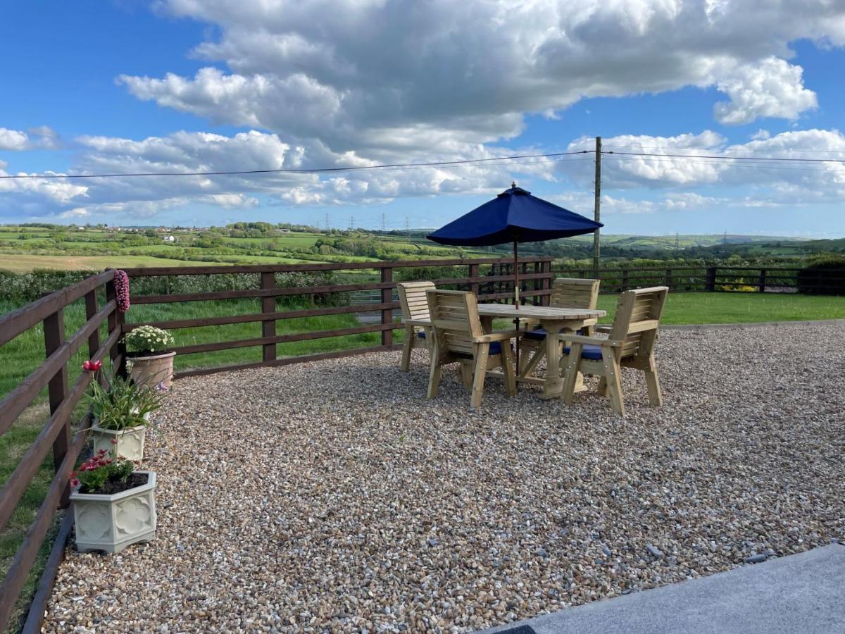 Sunny Bank- Countryside Escape With Private Hot Tub And Countryside Views Villa Carmarthen Buitenkant foto